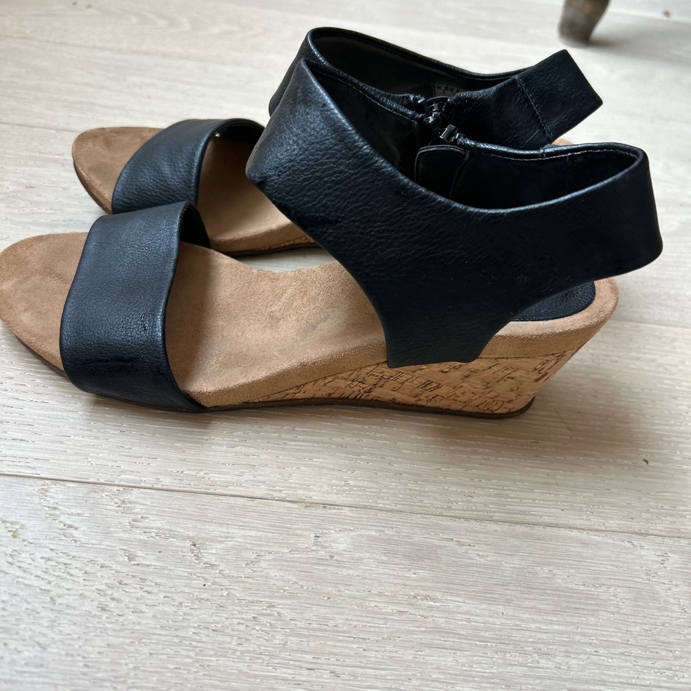 Sketchers Black strap with zipper wedges
